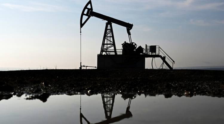 النفط يرتفع إلى 83 دولارا مع استمرار الحرب على إيران