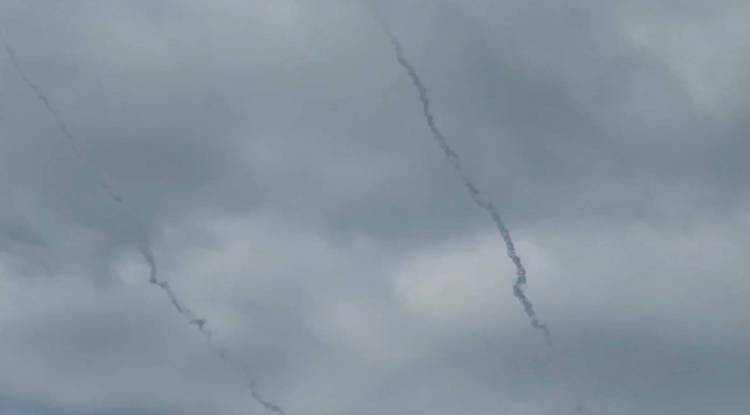 انفجارات واعتراضات صواريخ في 4 دول خليجية 