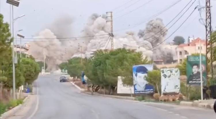 غارات إسرائيلية على جنوب لبنان بعد إنذارات بالإخلاء