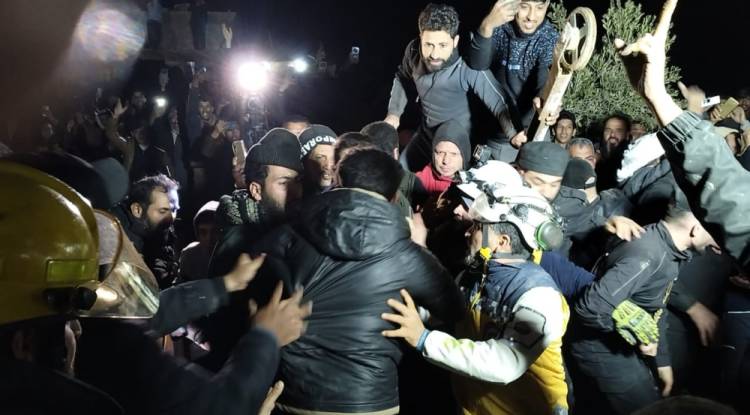 إنقاذ طفل سقط في بئر بعمق 30 متراً قرب الطبقة 