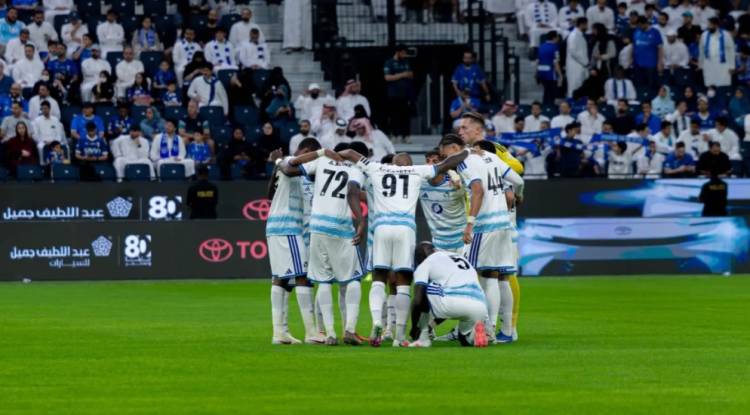 نيوم يفجر مفاجأة ويوقف سلسلة الهلال التاريخية بالدوري السعودي