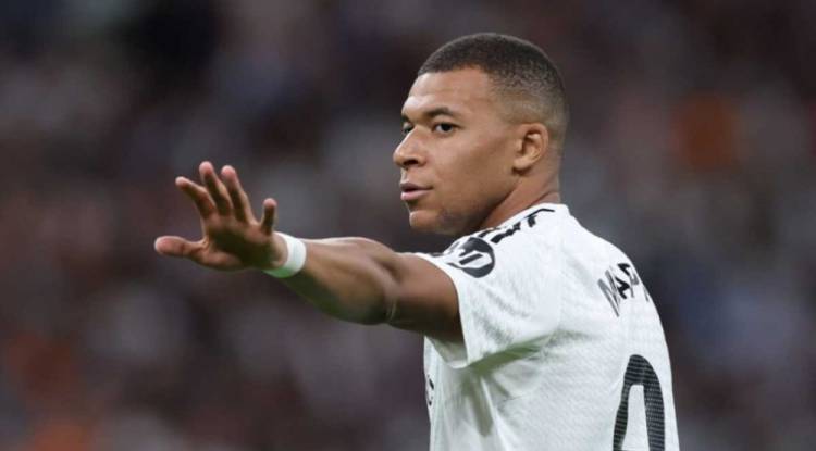 مبابي يغيب عن ريال مدريد لإصابته بالتواء في الركبة