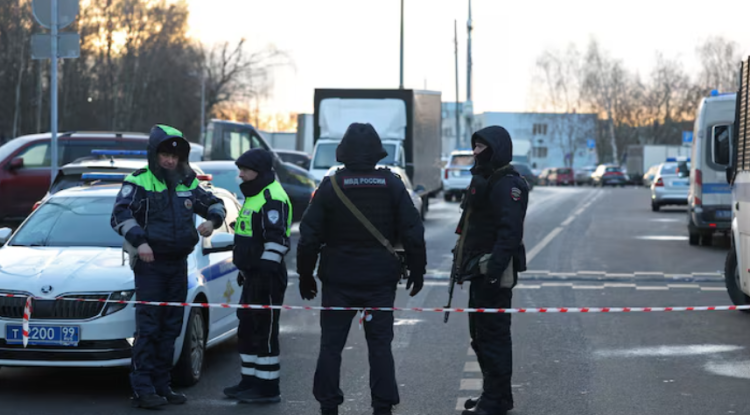 روسيا: مقتل ثلاثة أشخاص بينهم شرطيان بانفجار في موسكو