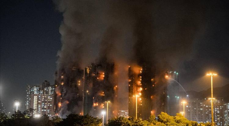 44 قتيلا في حريق مجمع سكني بهونغ كونغ