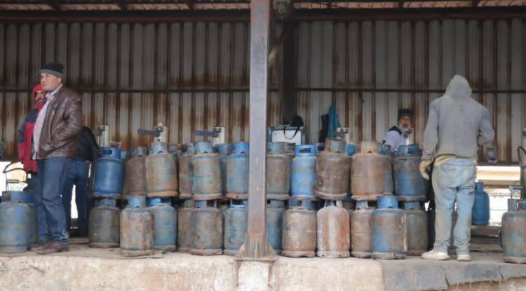 مدينة كاملة في طابور … كيف اختفت أسطوانة الغاز رغم وصولها يوميًا ؟