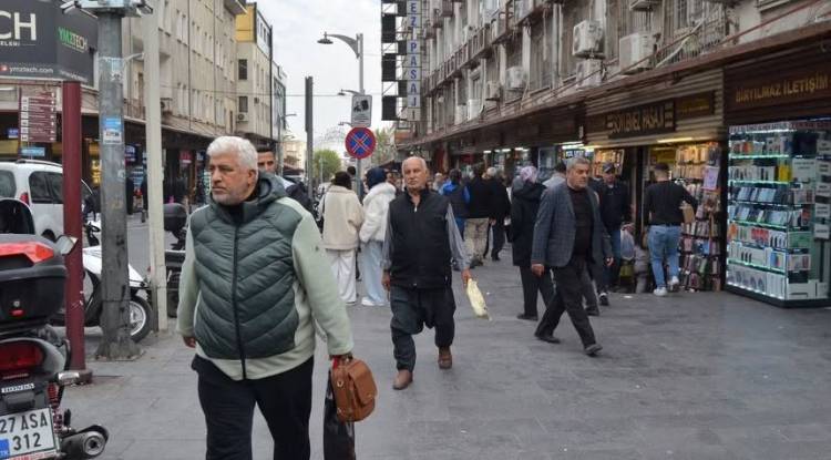 أزمة نقص العمالة في غازي عنتاب: إغلاق أكثر من نصف ورش الخياطة بعد عودة العمال السوريين