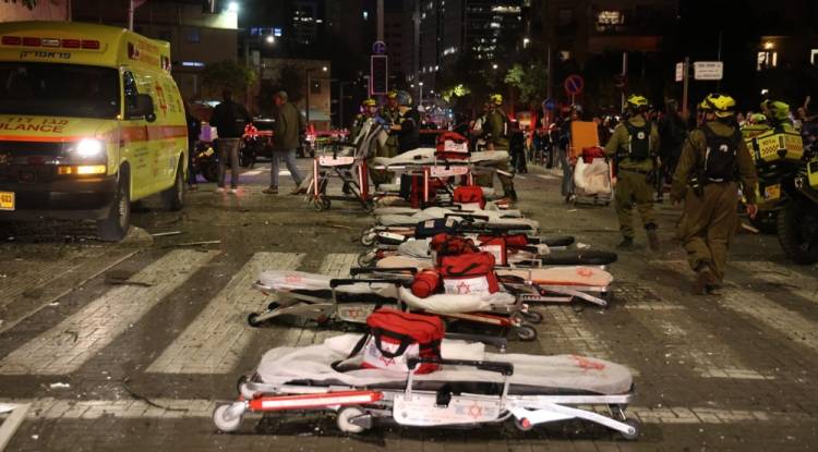 مقتل إسرائيلية جراء سقوط صاروخ إيراني وسط تل أبيب