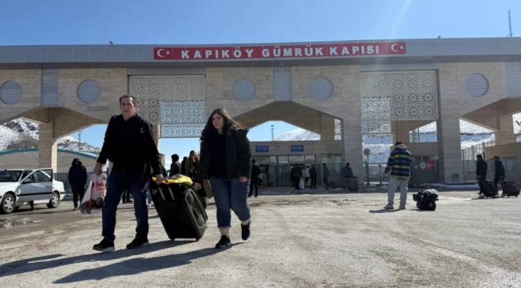 تركيا تقرر إجراءات مؤقتة على حركة المسافرين من المعابر مع إيران