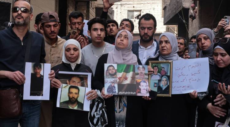 فريق بحث مجزرة التضامن يخفي 25 مقطعًا يكشف هويات الضحايا! 