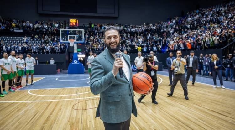 الرئيس الشرع يفتتح صالة الفيحاء الرياضية