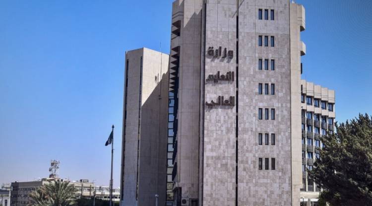 هل يمثل القائمون على وزارة التعليم العالي الموفدين؟