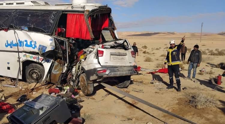 وفاة 5 أشخاص وإصابة 6 في حادث سير على طرق تدمر-دير الزور