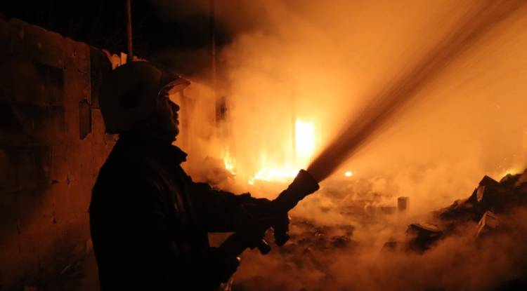 الدفاع المدني: 37 حريقاً في سوريا خلال 24 ساعة ووفاة رجل