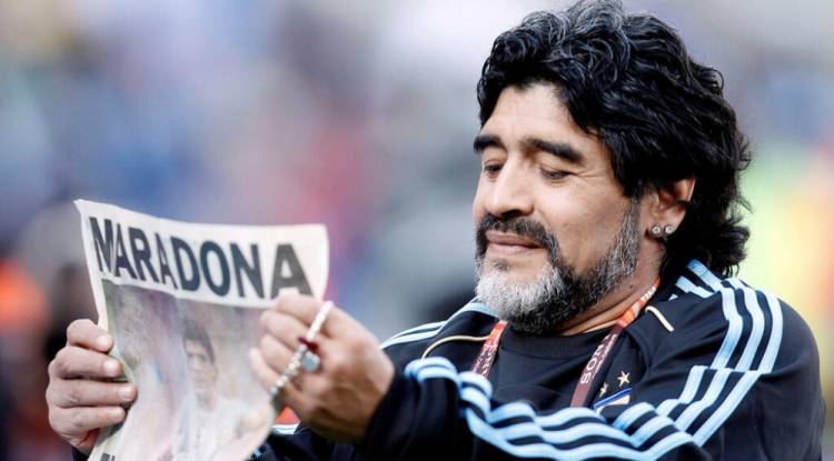 الأرجنتين تبدأ محاكمة جديدة بشأن وفاة مارادونا