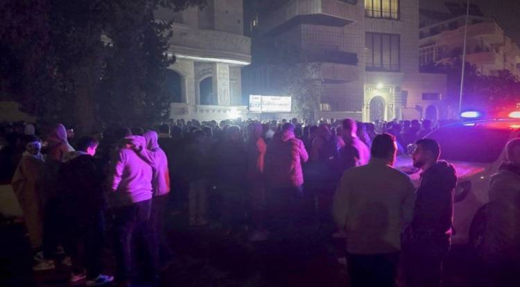 مقتل عائلة كاملة داخل منزلها في حيّ البياض بمدينة حماة