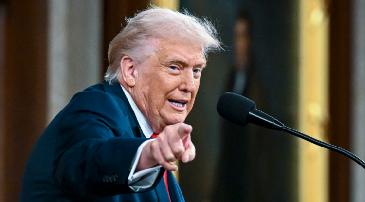 ترمب يعلن استمرار العمليات العسكرية الواسعة في إيران: 