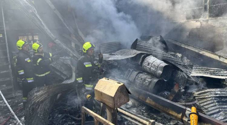 إيران.. مصرع 4 أشخاص إثر تحطم مروحية في سوق للخضار