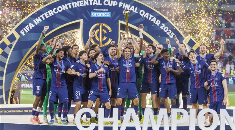 باريس سان جيرمان الفرنسي يتوج بكأس القارات للأندية في الدوحة