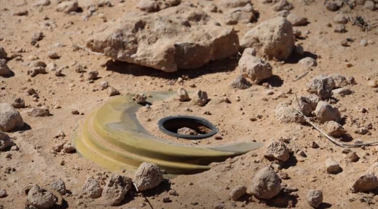 وفاة مدني وإصابة آخر بانفجار لغم في ريف الرقة