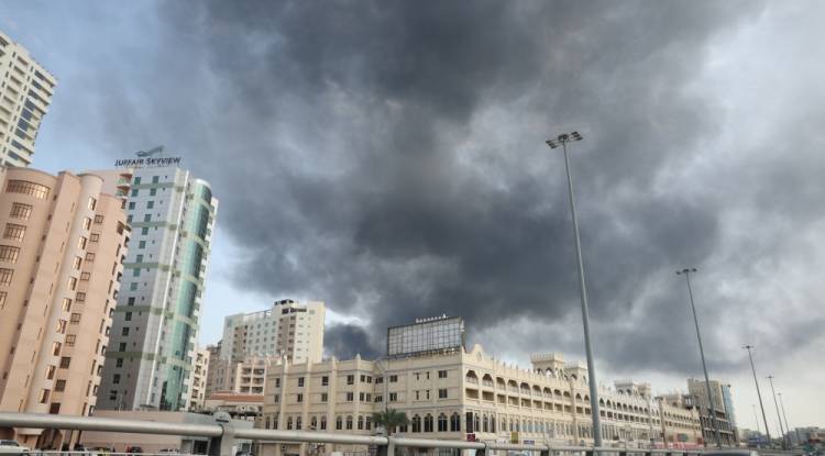 البحرين: إصابة 3 أشخاص جراء سقوط شظايا صاروخ بعد هجوم إيراني