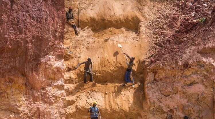 السودان.. مصرع 5 عمال بانهيار منجم ذهب وجهود لإنقاذ 25 عالقا