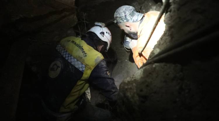 انتشال جثامين 4 شبّان من حفرة عميقة في مدينة جبلة