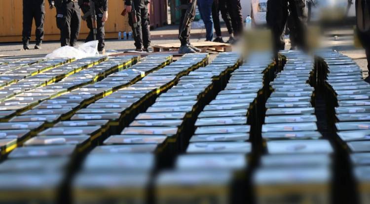 إحباط محاولة تهريب كميات كبيرة من الكوكايين السائل عبر مرفأ اللاذقية