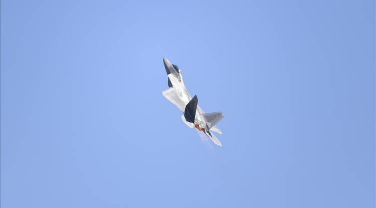 تحطم مقاتلة أمريكية من طراز 