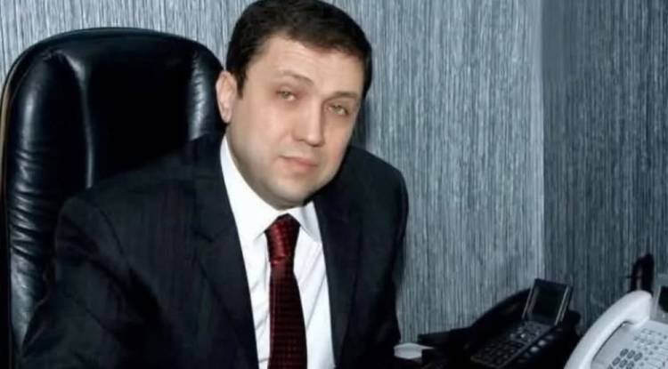 نزاعات عائلية ومخاوف من تضارب المصالح.. من يدير إمبراطورية 'هاشم العقاد' في غيابه؟