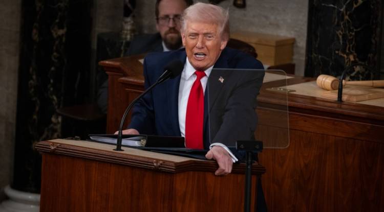 ترامب: لن نسمح لإيران بامتلاك سلاح نووي ونفضل الحل الدبلوماسي