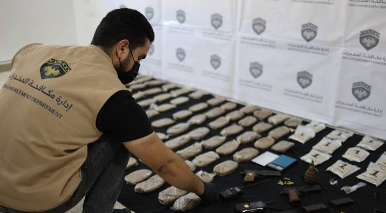 طرطوس.. تفكيك خلية لتجارة المخدرات وضبط كميات من الحشيش والكبتاغون