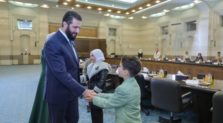 الرئيس الشرع وعقيلته يلتقيان أطفال الشهداء والمتفوّقين في اليوم العالمي للطفل