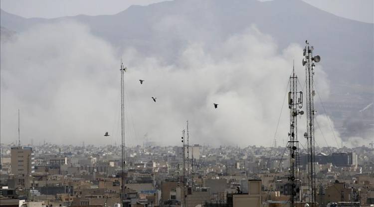 قصف واسع يهزّ طهران ومدناً إيرانية وسط ترقب سياسي ومخاوف على الملاحة والطاقة