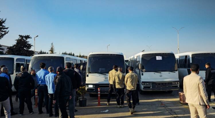 وصول 132 موقوفاً سورياً من لبنان عبر معبر جديدة يابوس ضمن اتفاق نقل المحكومين