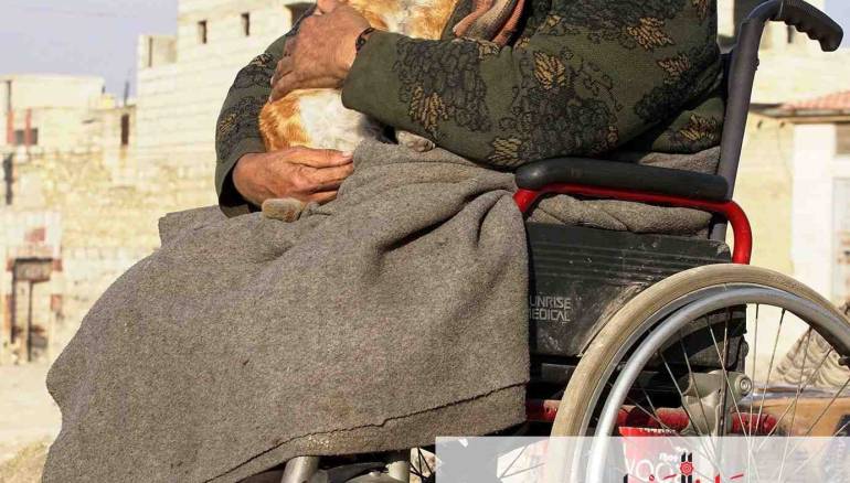 ابتسام سعيد 60 عاماً نزحت من #معرة_النعمان بالرغم من اصابتها 