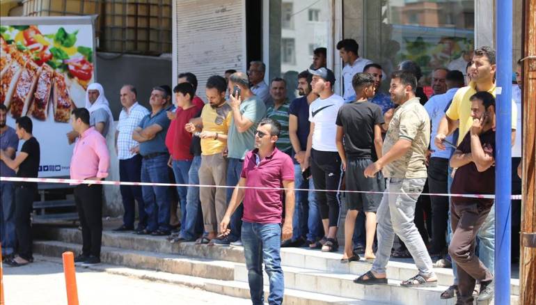 صور... انفجار سيارة يودي بحياة سوريين في "الريحانية" جنوب تركيا