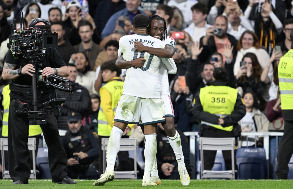 مبابي يقود ريال مدريد لفوز عريض على إشبيلية في الدوري الإسباني